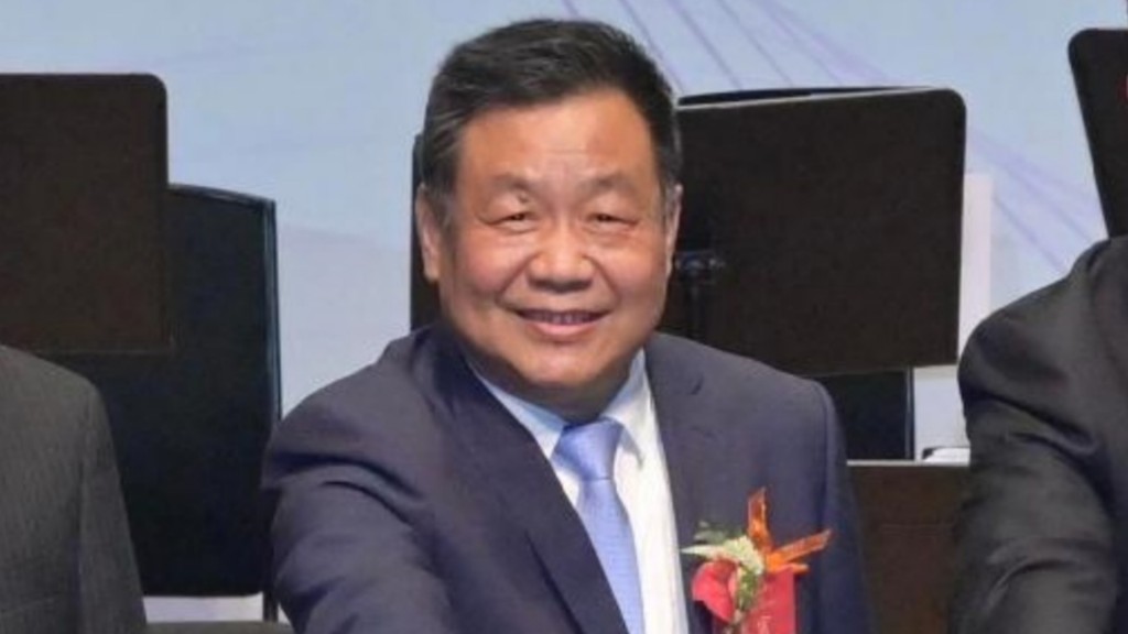 許正中昨天在港以紫荊文化集團董事長身分首次公開亮相。政府新聞處