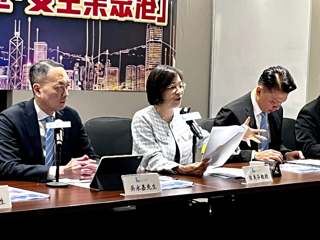 經民聯副主席、立法會議員梁美芬指出,數據顯示中東主權基金在港股首次公開招股(IPO)的參與度顯著提升,證明香港對中東資金的吸引力。 經民聯副主席、立法會議員梁美芬指出,數據顯示中東主權基金在港股首次公開招股(IPO)的參與度顯著提升,證明香港對中東資金的吸引力。