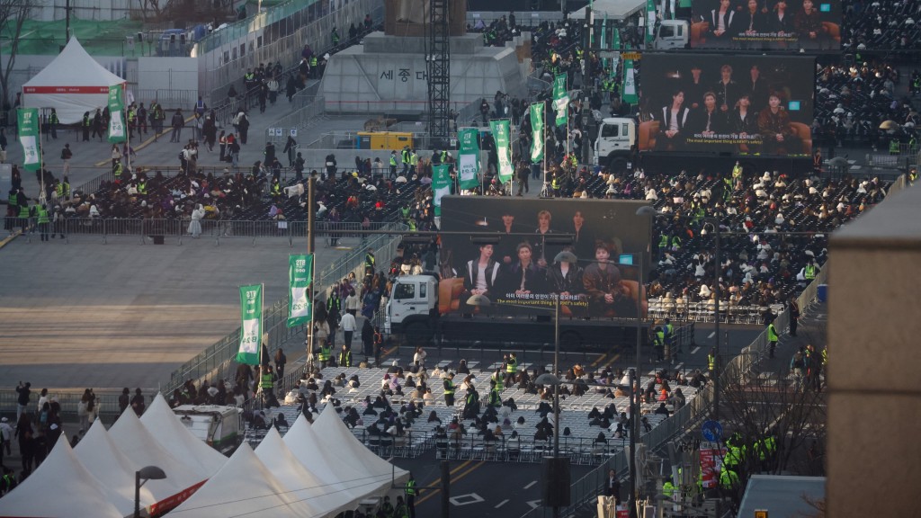 BTS光化門開唱，民眾下午到場霸位。 路透社