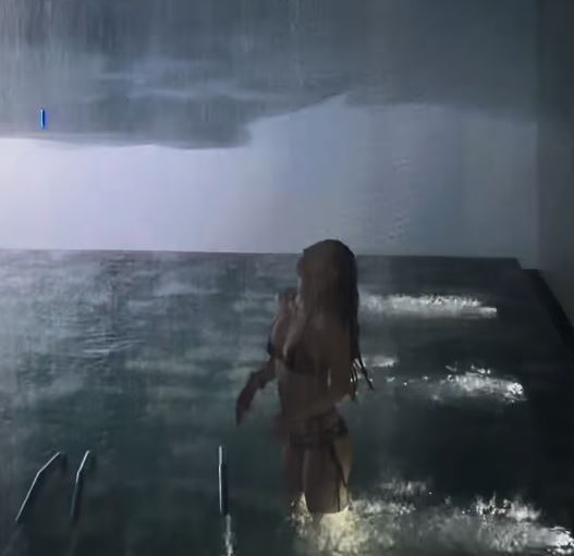 瀋陽有洗浴中心推出暴風雨溫泉，令人如置身恐怖末世。