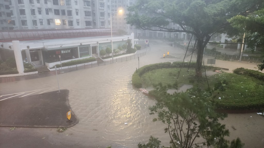 杏花邨出現水浸。