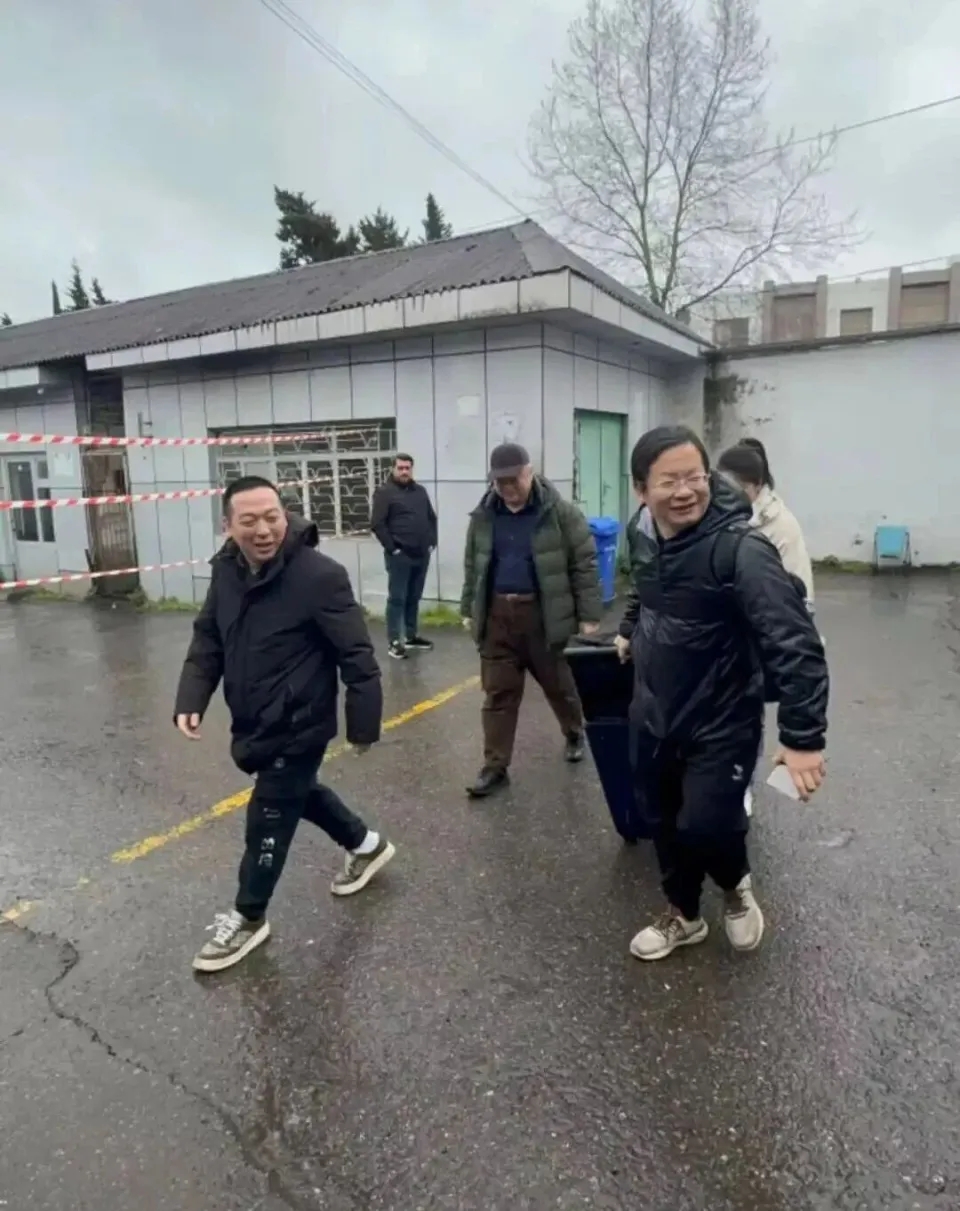 当地时间3月1日从伊朗撤离至阿塞拜疆的中国公民。 阿塞拜疆华侨华人协会