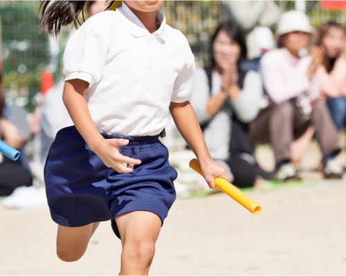 日本小學禁止女學生上體育課時穿內衣。示意圖（網圖）