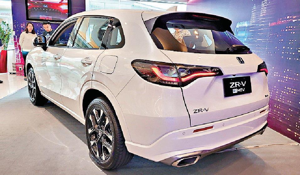 ■車尾形態似足保時捷Macan。