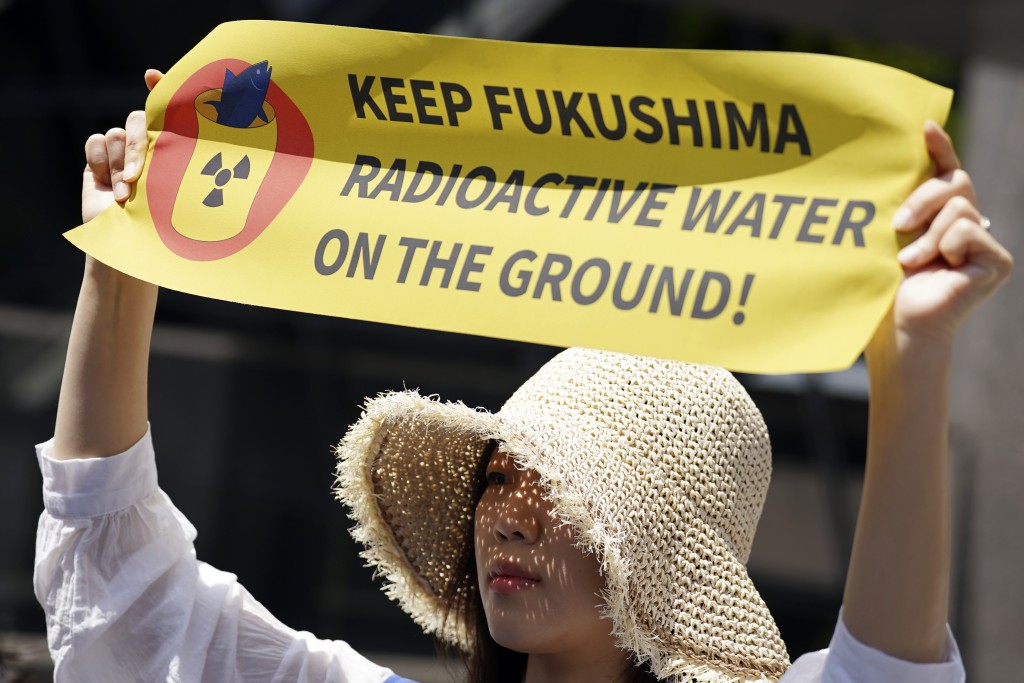 示威者要求当局取消排放核废水的计画。美联社