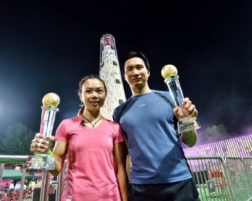 郭嘉明（右）、黃嘉欣新一屆包山王、包山后。