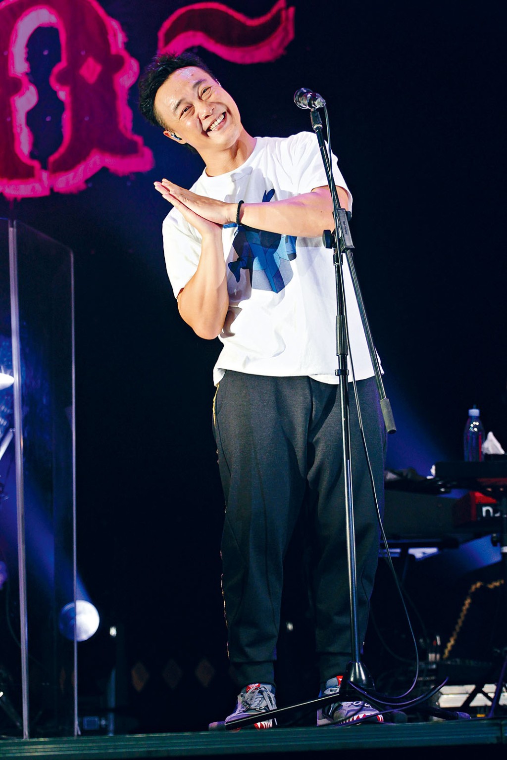 有指陈奕迅唱三首曲进帐180万人民币。