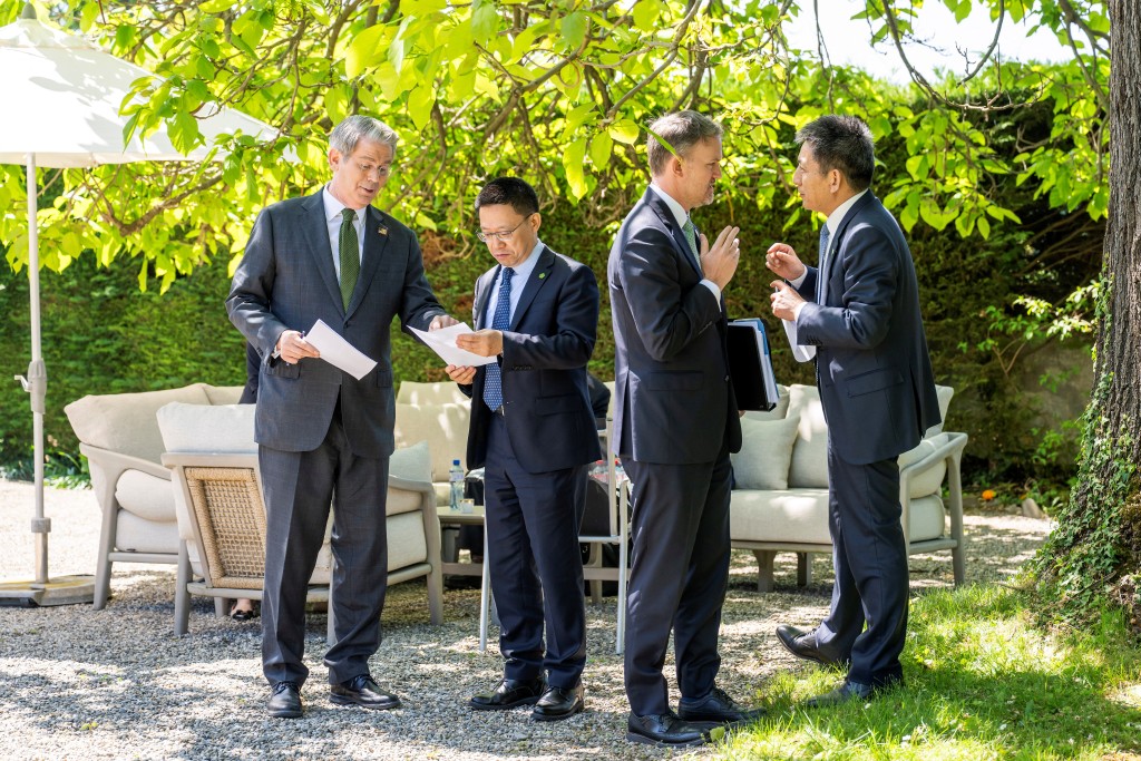 李成鋼（右）在中美經貿高層會談中扮演重要角色。路透社
