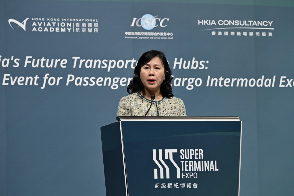 陳美寶在開幕禮致辭表示,政府大力推動低空經濟發展,並將啟動「監管沙盒X」項目。 陳美寶在開幕禮致辭表示,政府大力推動低空經濟發展,並將啟動「監管沙盒X」項目。