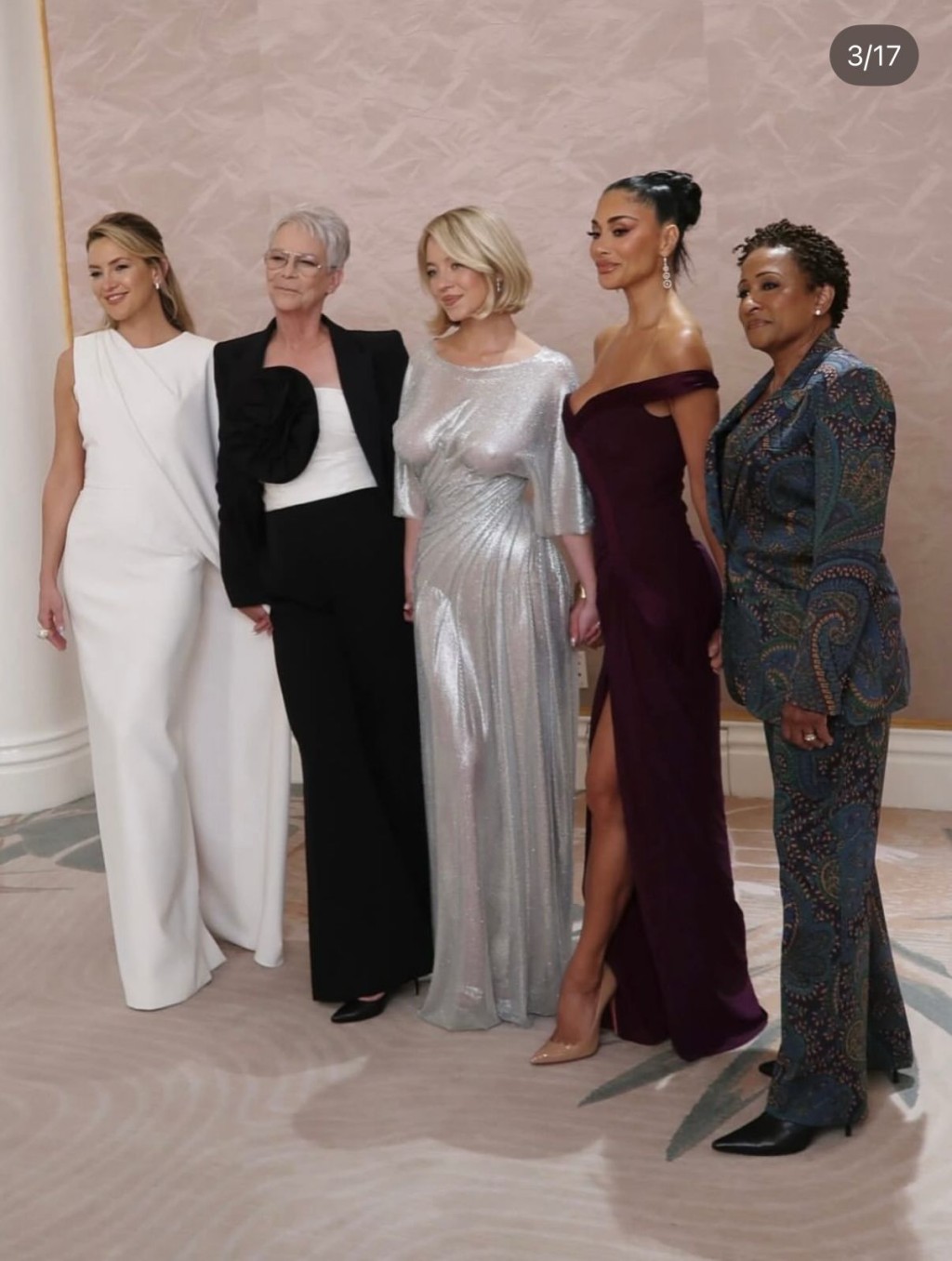 (左起)姬蒂赫遜、珍美李寇蒂絲、Sydney、Nicole  Scherzinger及Wanda Sykes齊獲「Power of Women」表揚。 (左起)姬蒂赫遜、珍美李寇蒂絲、Sydney、Nicole  Scherzinger及Wanda Sykes齊獲「Power of Women」表揚。