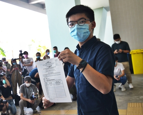 黃之鋒本月20日曾到黃大仙民政事務處報名參選今屆立法會選舉。資料圖片