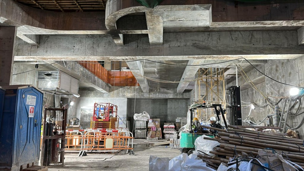 現場為尖沙咀金巴利道49號一地盤。