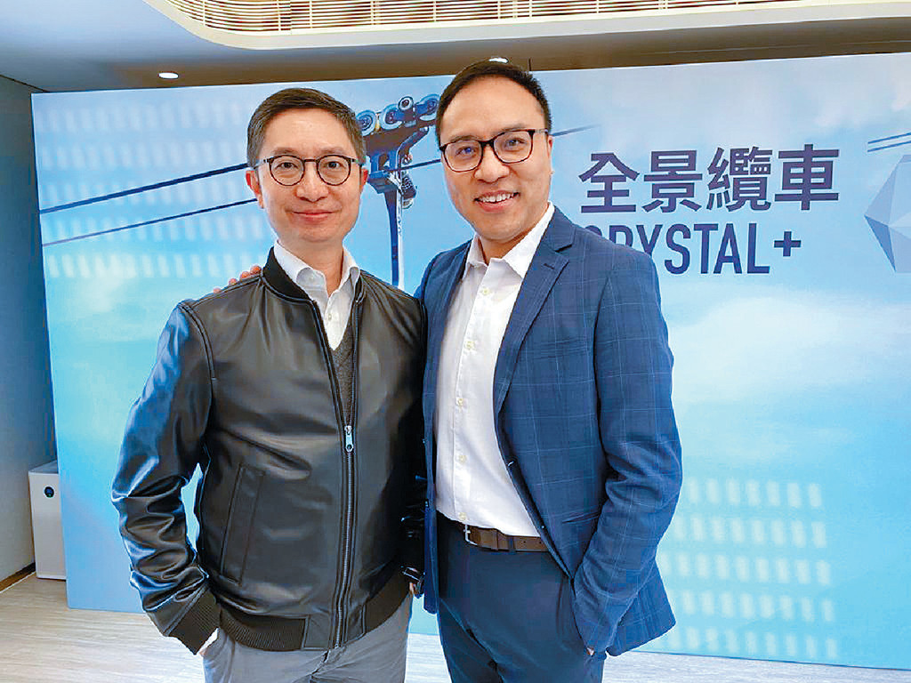  劉偉明先生（右）冀全景纜車Crystal+豐富本地的旅遊資源，為迎接全球各地旅客到訪作好準備。