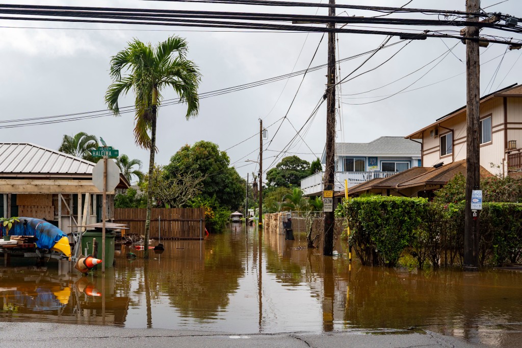 美国夏威夷近日接连遭暴雨侵袭,多处地方成为泽国。(美联社) 美国夏威夷近日接连遭暴雨侵袭,多处地方成为泽国。(美联社)