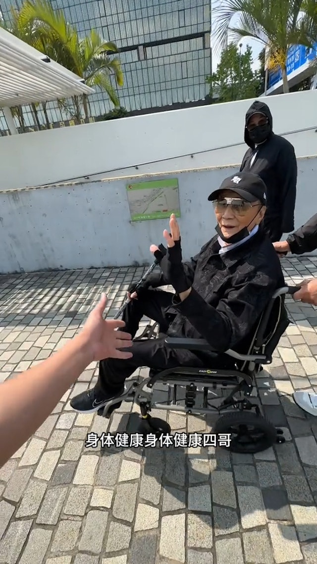 謝賢精神極好。 謝賢精神極好。