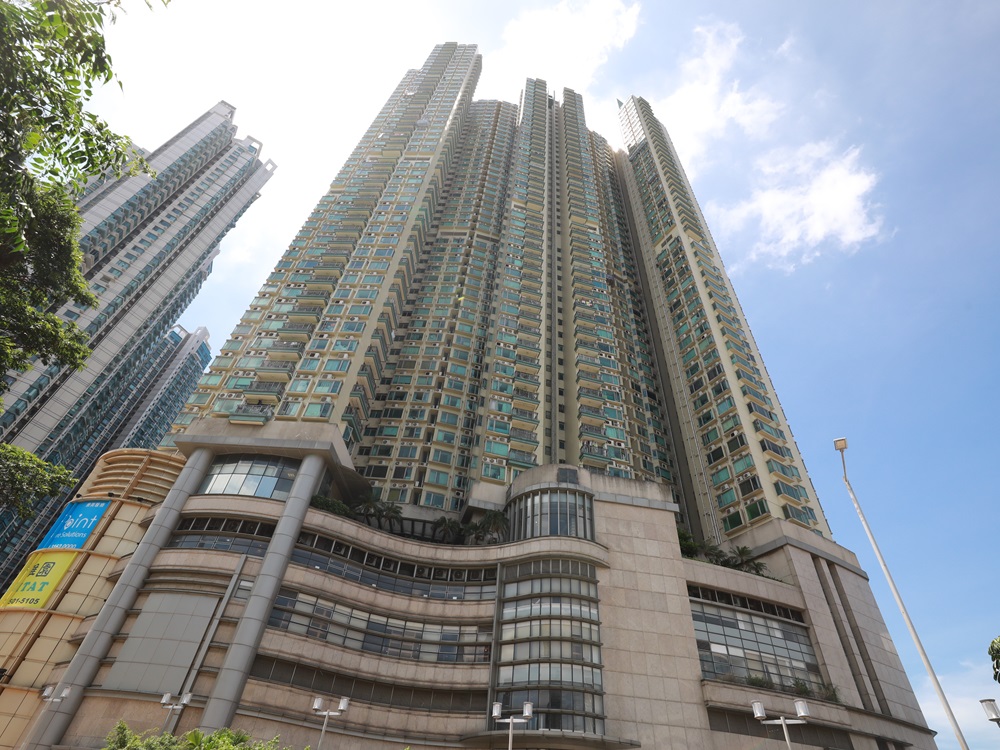 政府在大角咀凱帆軒進行封區強檢。資料圖片