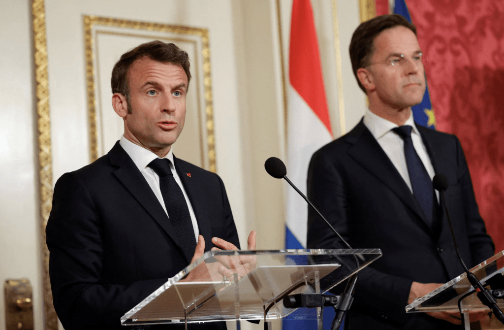 在荷蘭阿姆斯特丹，法國總統馬克龍和荷蘭首相馬克·魯特在新聞發布會上發表講話。路透社