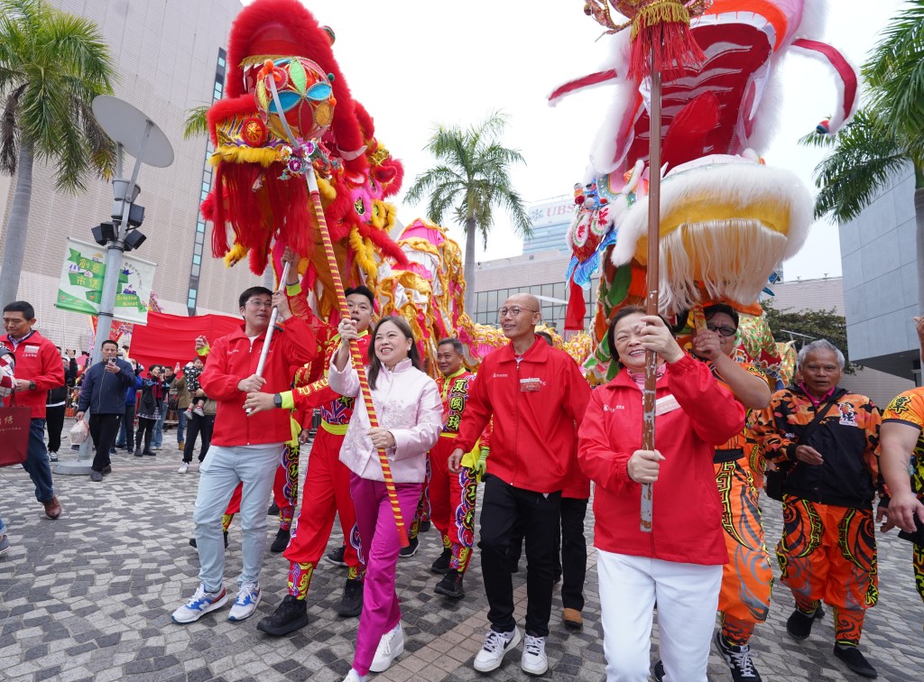 「2025 香港龍獅節暨第七屆世界龍獅日 潮汕非遺文化嘉年華」今日（1月1日）在尖沙咀文化中心露天廣場舉行。葉偉豪攝