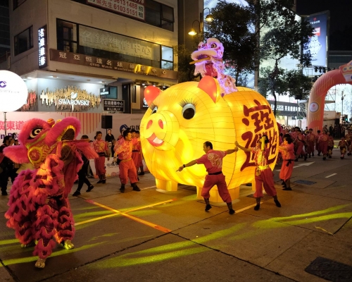 沿途氣氛熱烈