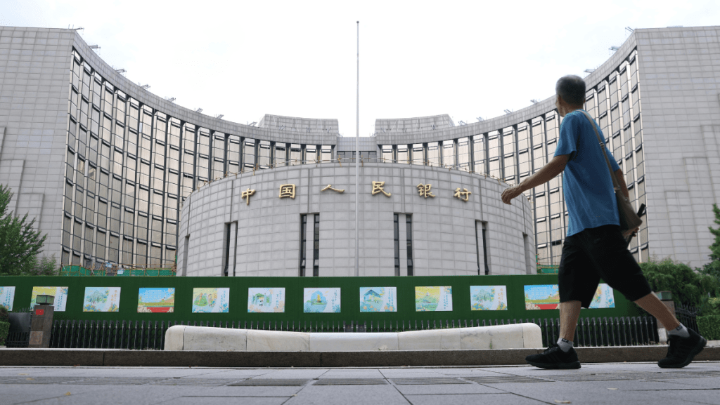 首7個月人民幣新增貸款12.87萬億 按月少500億 20年來首現負增長
