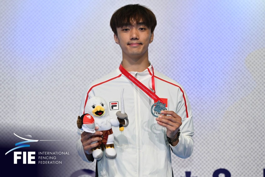 青年組男佩何柏霖奪個人賽金牌及團體銅牌。香港劍總圖 青年組男佩何柏霖奪個人賽金牌及團體銅牌。香港劍總圖