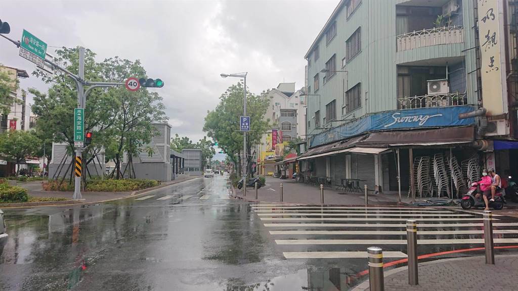 台南市多個商圈街上空無一人。中時