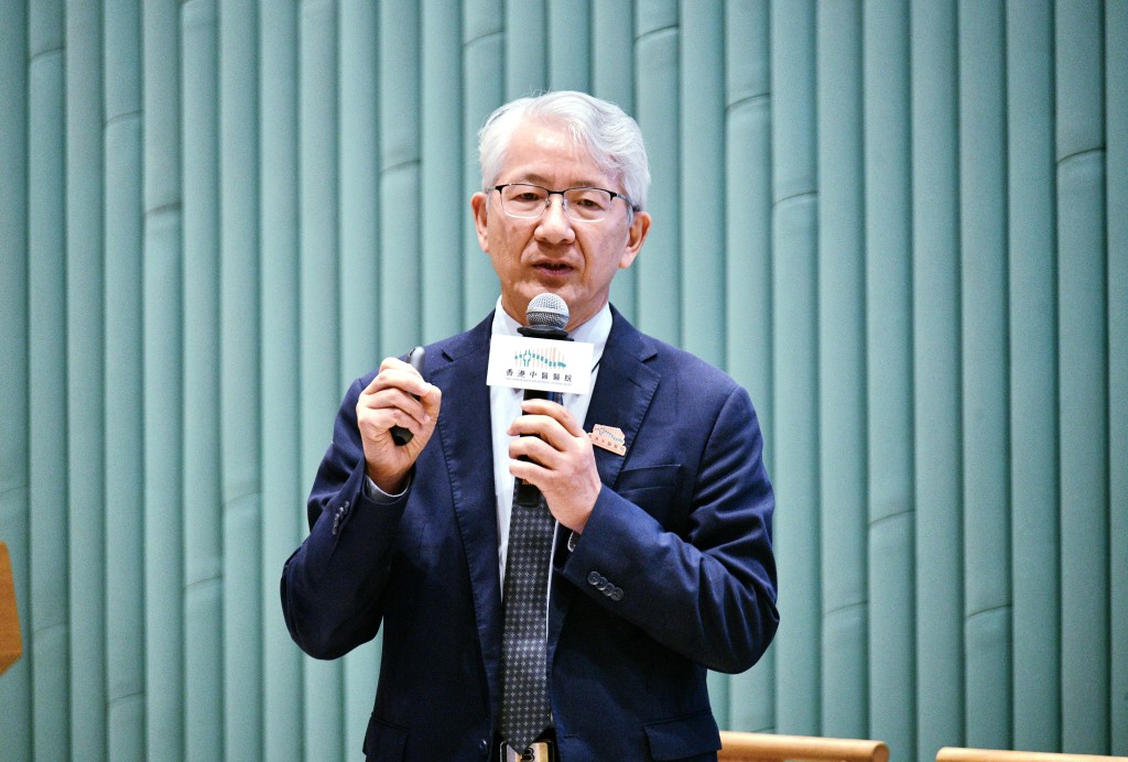卞兆祥指,透過中西醫結合及針灸的治療方法,令治療中風可發揮「一加一多於三」的效果。資料圖片 卞兆祥指,透過中西醫結合及針灸的治療方法,令治療中風可發揮「一加一多於三」的效果。資料圖片