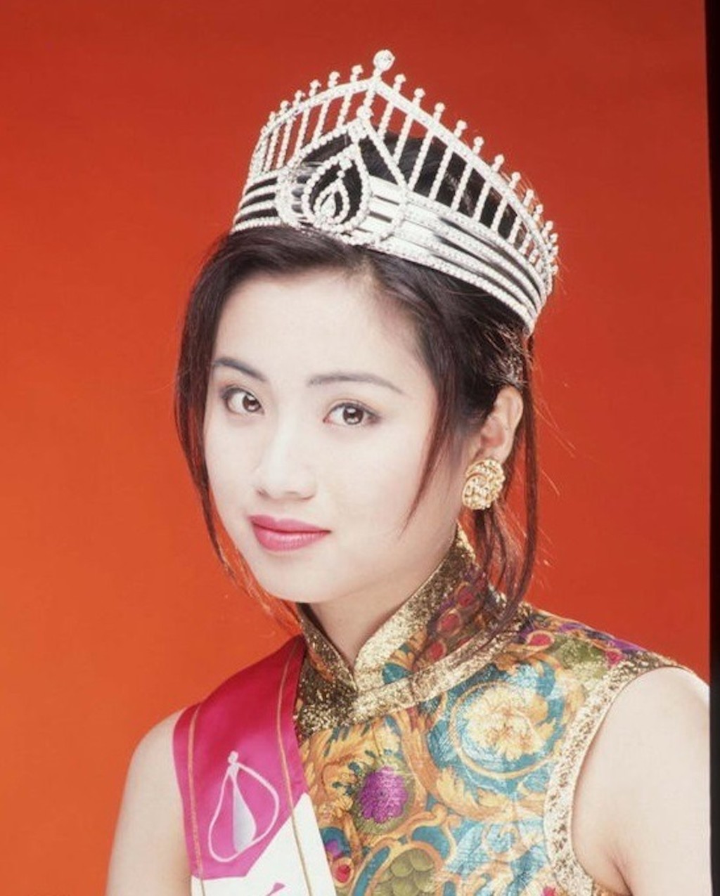 譚小環1994年參選港姐時獲得「7A港姐」稱號。
