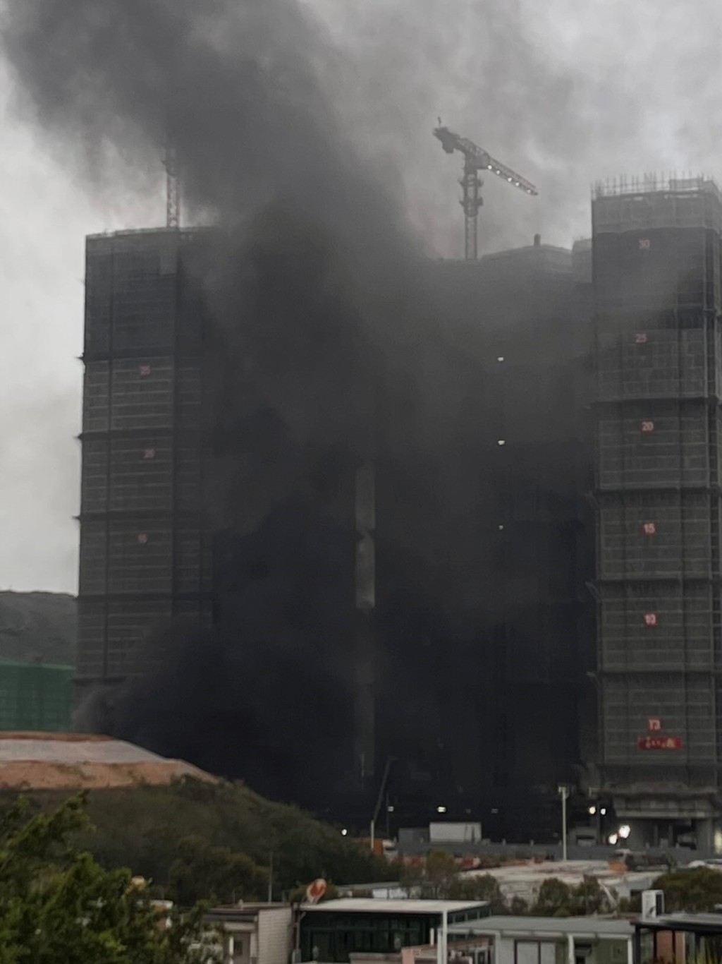 濃煙離遠清晰可見。Threads:chuengor_kt 濃煙離遠清晰可見。Threads:chuengor_kt