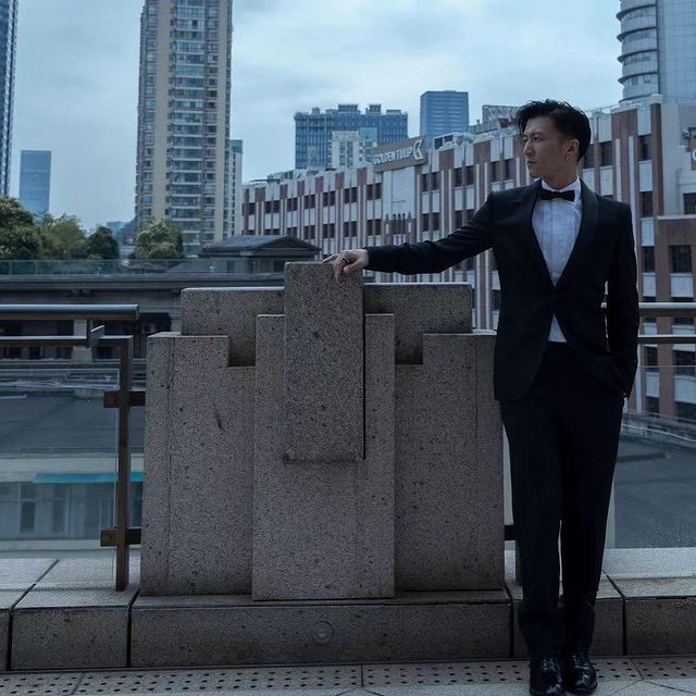謝霆鋒捐出100萬人民幣。