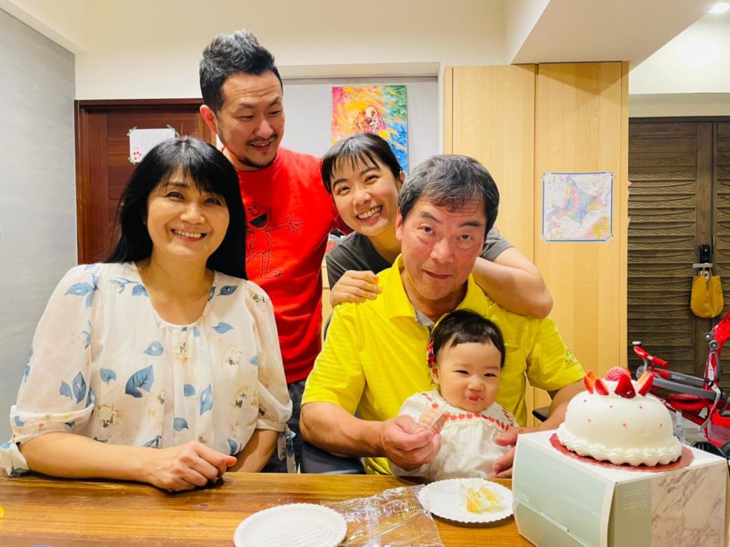 太太周亭羽在媽媽離去後,崩潰痛哭說:「我沒有媽媽了……」