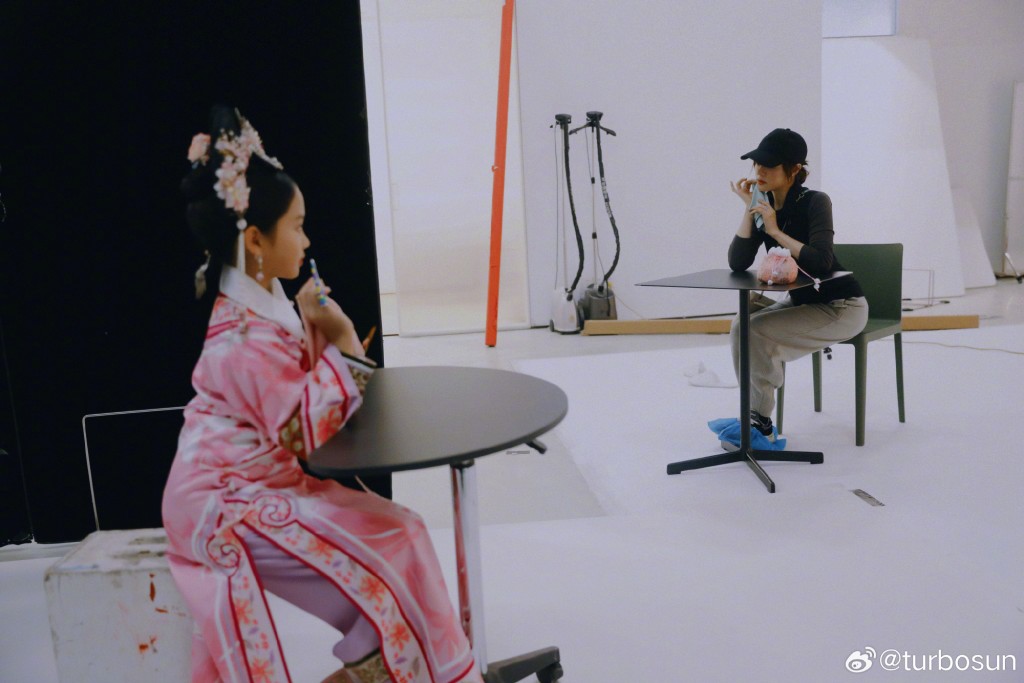 孫儷安排女兒影《甄嬛傳》的造型。 孫儷安排女兒影《甄嬛傳》的造型。