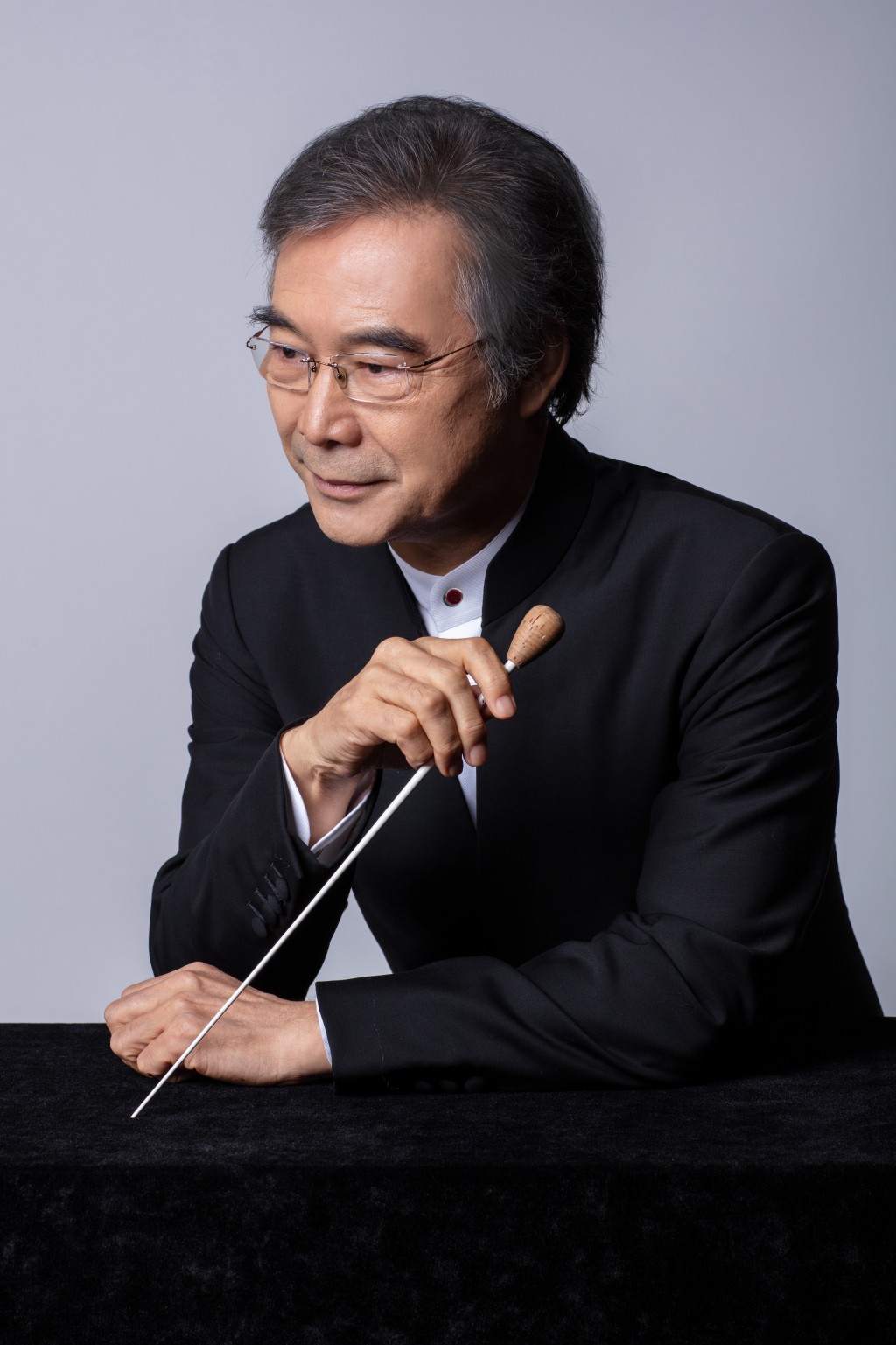 藝術總監兼終身指揮閻惠昌嘗試跨界合作，體現中國文化特色。