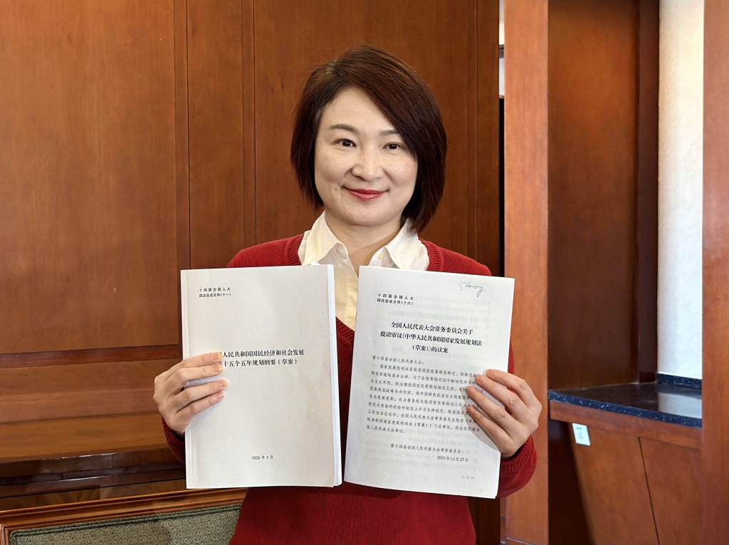 李慧琼表示,會研究全國人大常委監督政府的方法,引進到立法會。郭詠欣攝 李慧琼表示,會研究全國人大常委監督政府的方法,引進到立法會。郭詠欣攝