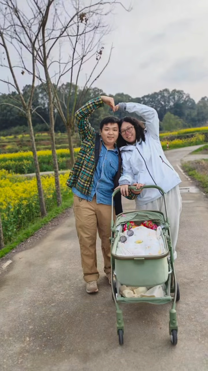 利愛安去年一月為丈夫誕下女兒。