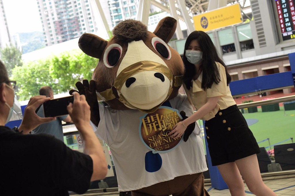 事隔一年,馬迷終可在開鑼日透過預約進場。