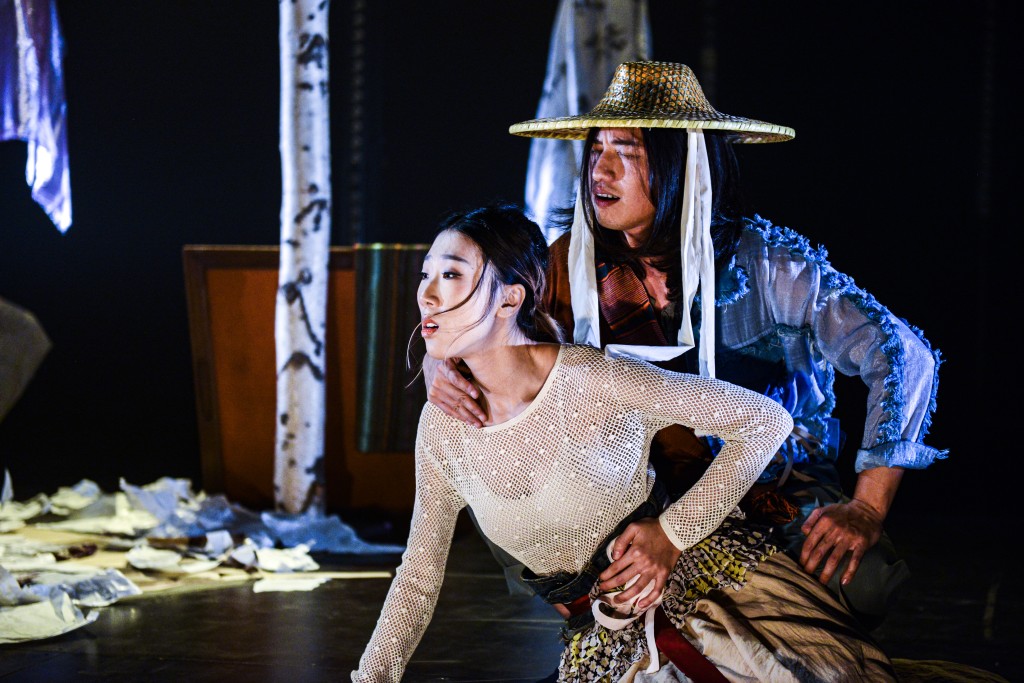 浪人劇場的演出，多由香港文學為起點，好像《一劍蜀山》的創作靈感，便源自還珠樓主小說《蜀山劍俠傳》，以及徐克電影《新蜀山劍俠》。