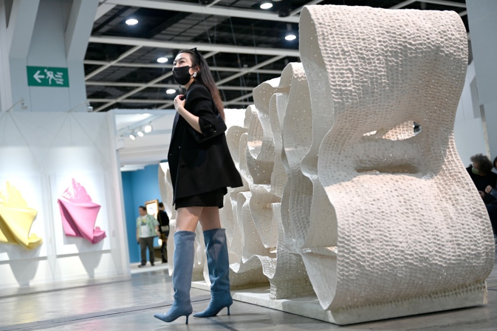 《Art Basel香港2023》徐永旭以黏土為主要材料的《2019-37》（EN13）