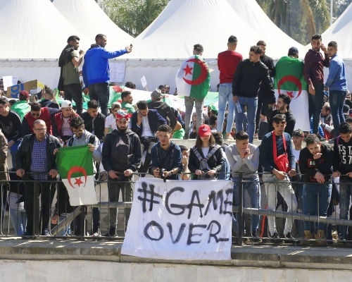 昨日繼續有人在首都阿爾及爾和國內其他城市上街示威。AP