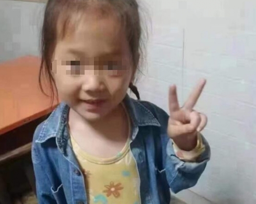 安徽6歲女童被老師反鎖公廁後遭遺忘，爬窗不幸墜塘溺斃。