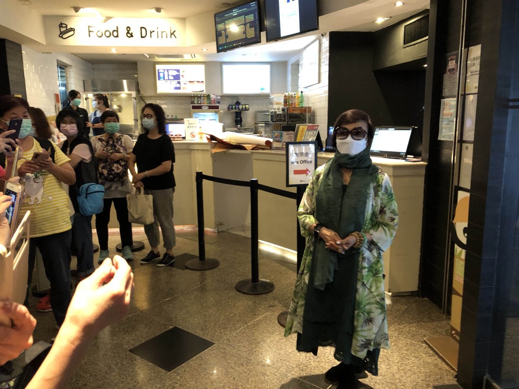 粉絲見到梅雪詩好開心。