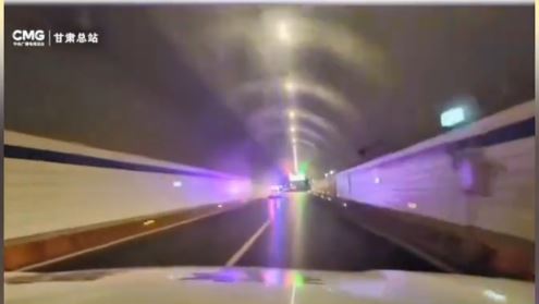 甘肅高速公路有汽車故障，以時速115公里狂奔490公里才停下來。甘肅公安交警