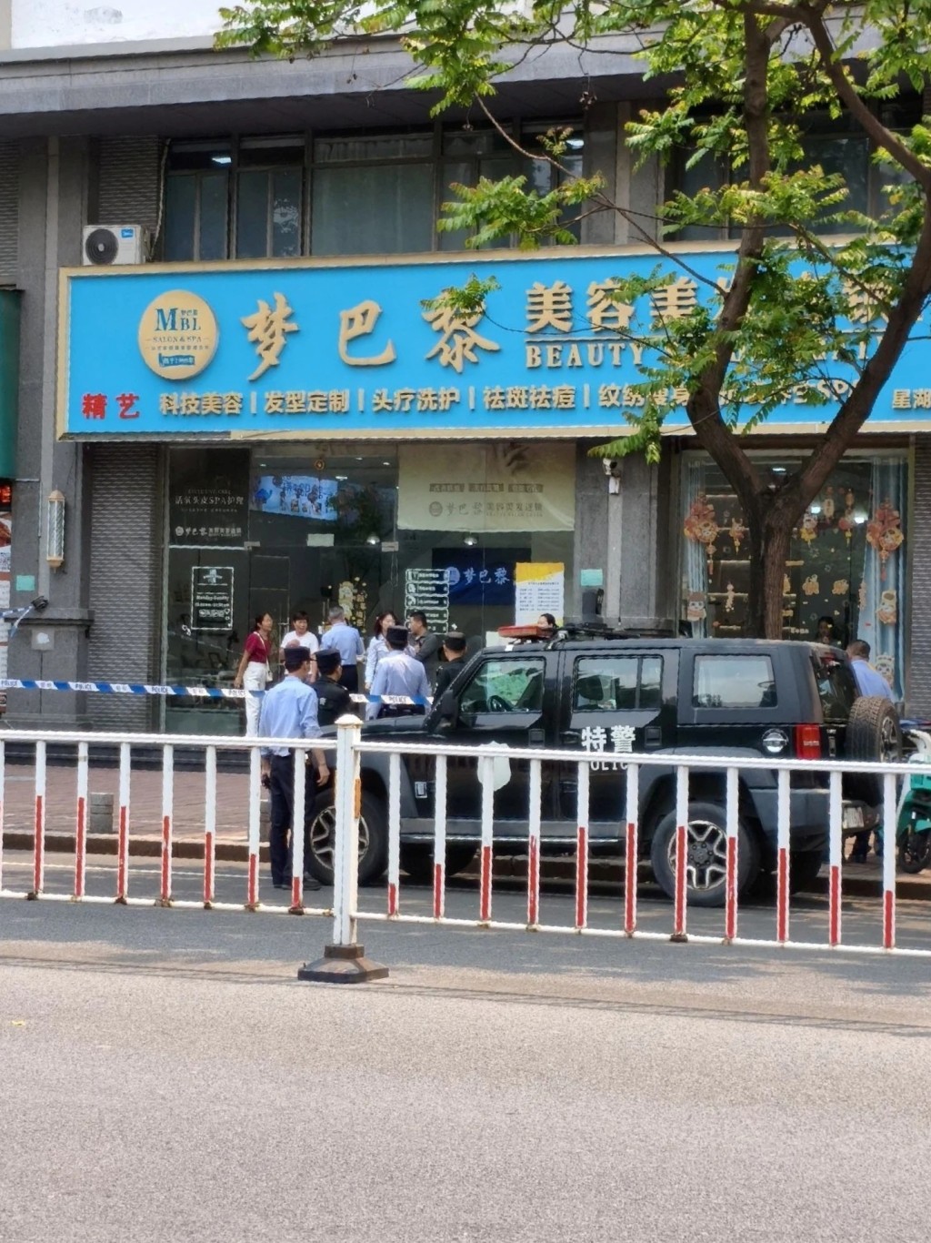 事件驚動警察及消防到場。小紅書截圖