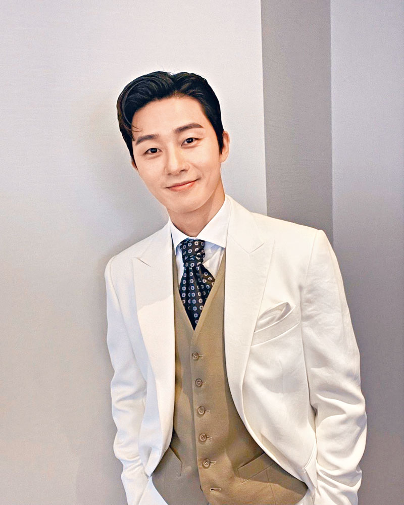 ■朴叙俊传演的韩裔英雄一角，被指是《复仇者2》中金秀贤饰演的博士的儿子。