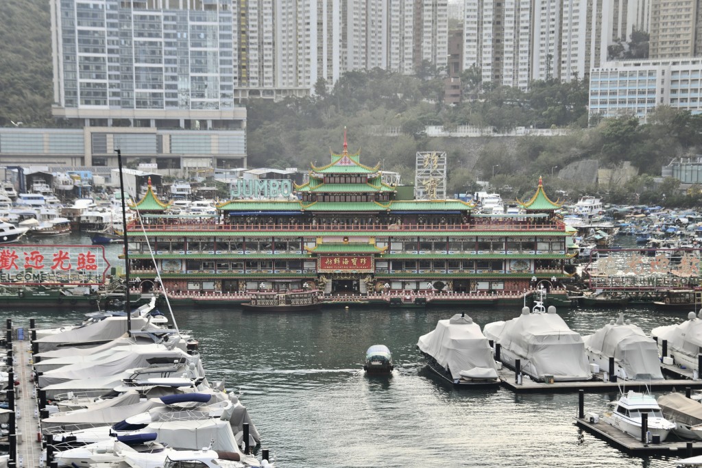 新冠疫情下「珍宝海鲜舫」曾暂停营业。