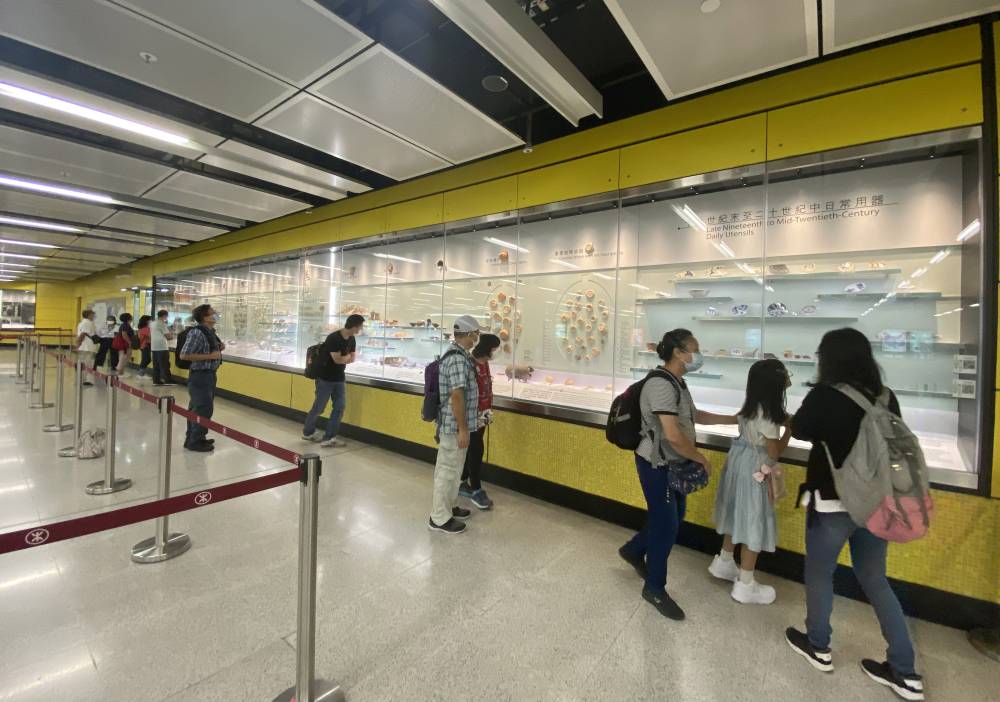 文物展有超过400件珍贵的出土文物，包括宋元时期陶瓷碎片、建筑构件、宋代货币等黄伟纶网志图片