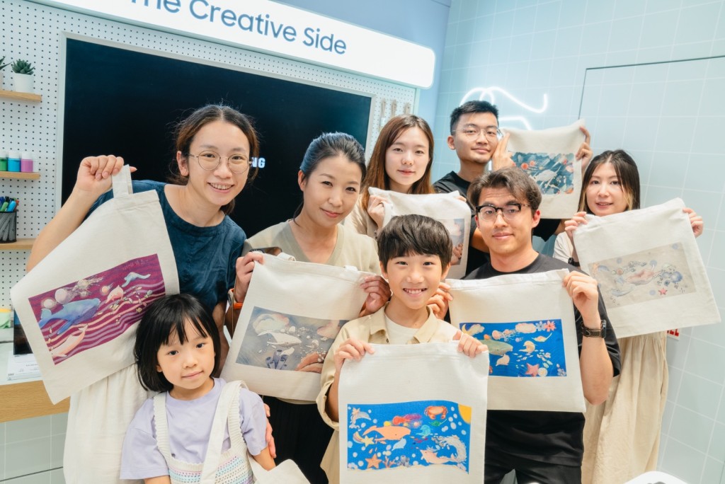 參加者於工作坊即場將作品印製專屬環保袋
