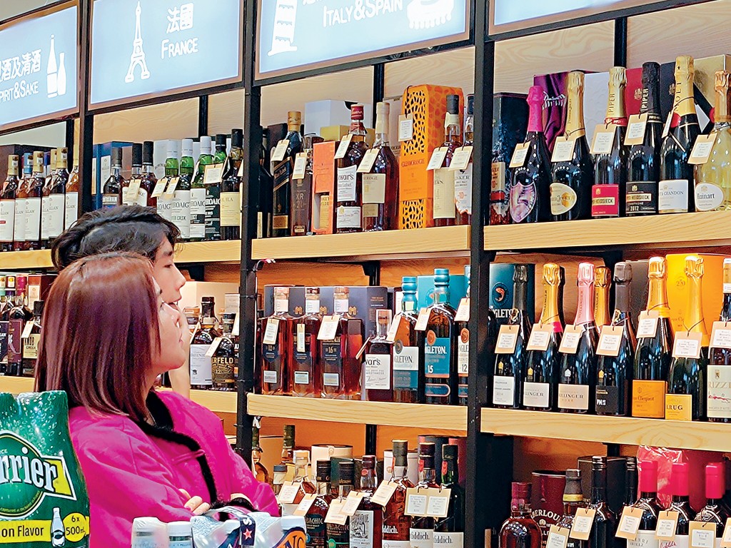 多個黨派建議政府減低或免除烈酒稅。