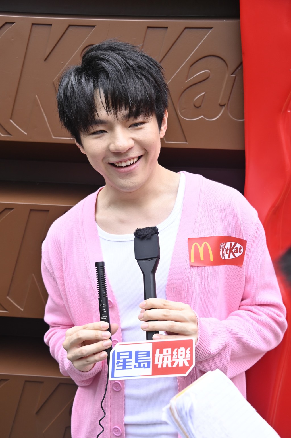 澳洲演唱會，他表示會唱一、兩首新歌，服裝上有點不同，務求每一站也有驚喜及新鮮感帶給樂迷。