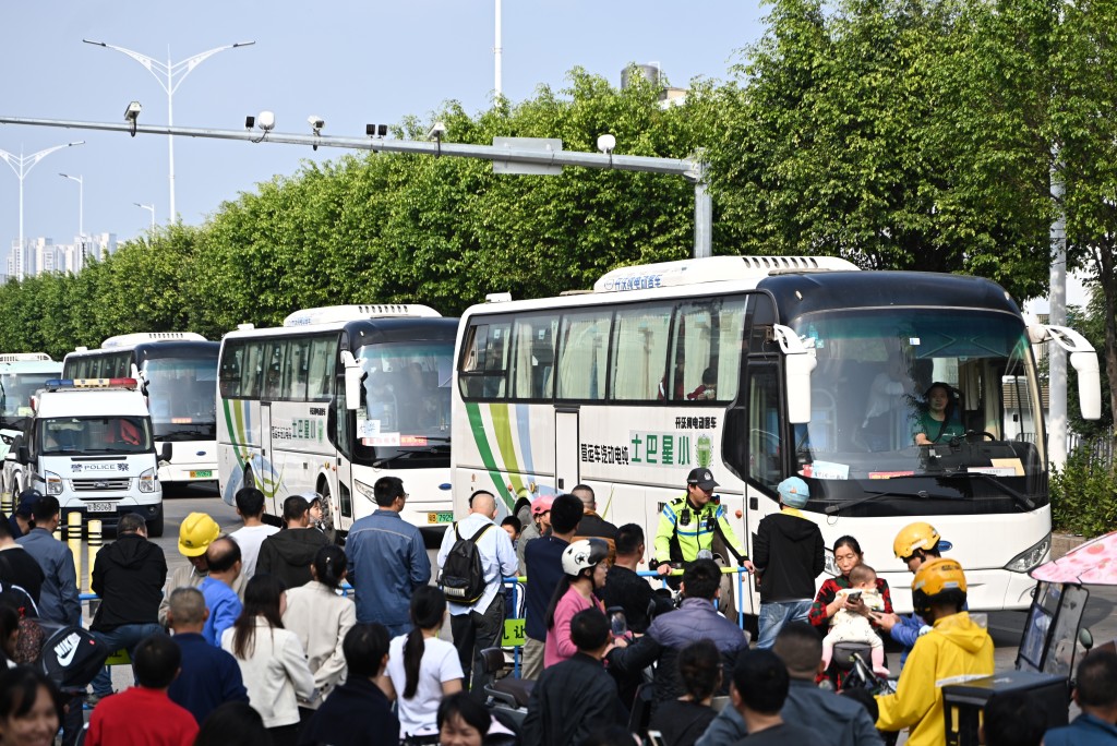 事故現場周邊居民要緊急疏散。中新社